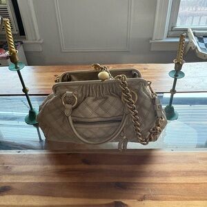 Marc Jacobs- Elegant Tan Quilted Women's Bag